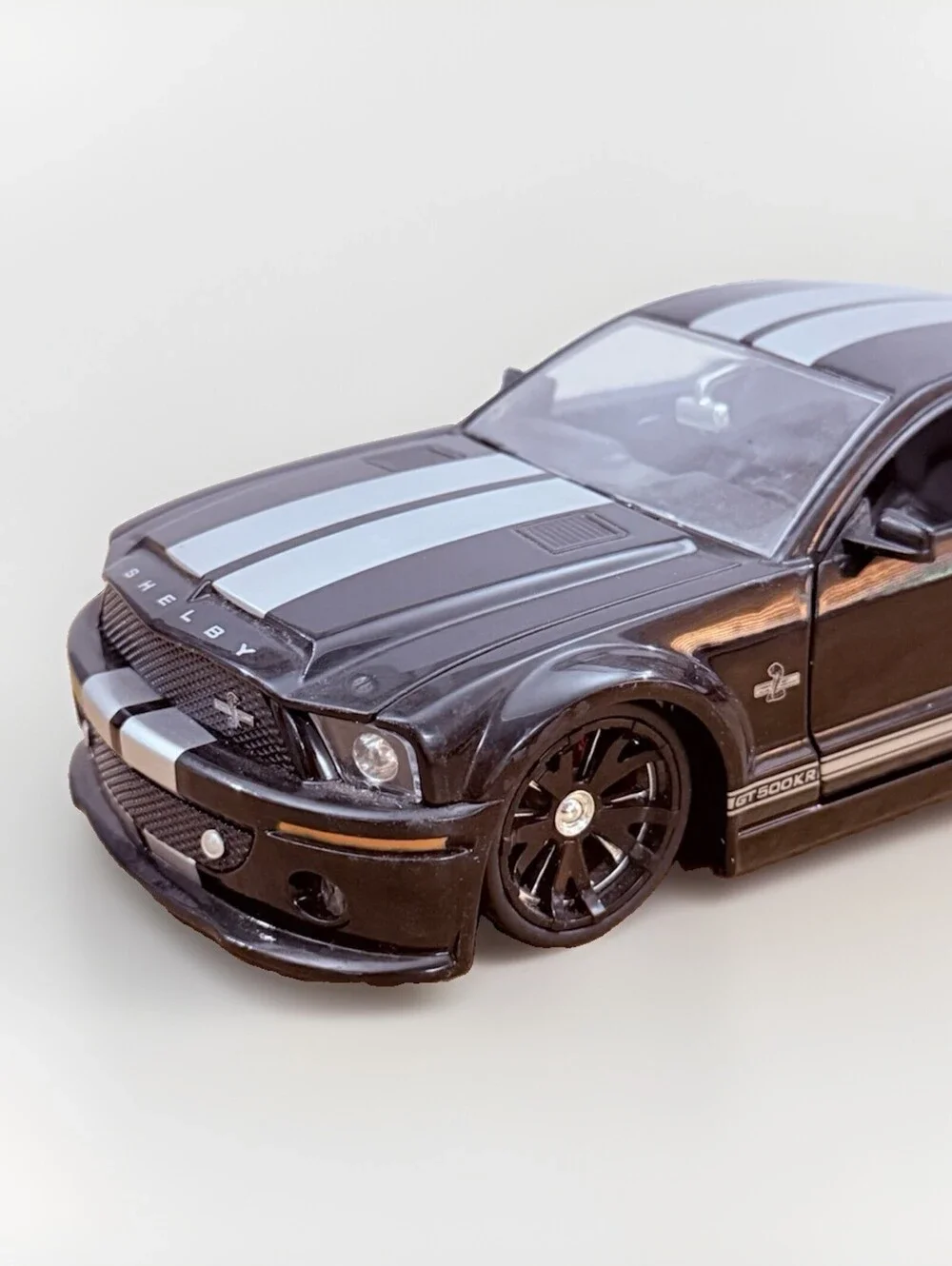 Collectible Diecast Jada Shelby 2008 GT 500KR 1:24 Black Silver Stripe